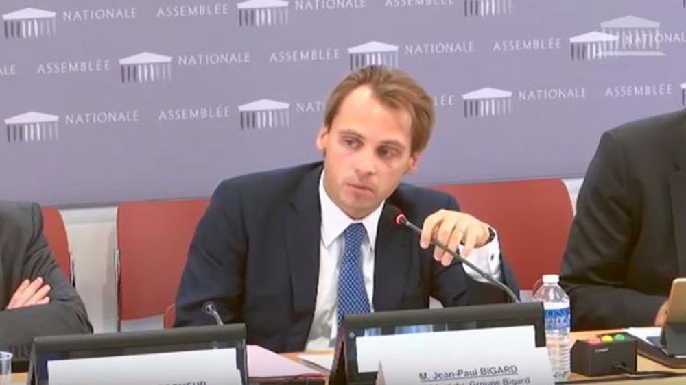 Le 14 septembre, Maxence Bigard, fils du P.-D.G. Jean-Paul Bigard, a provoqué un tollé lors d’une audition à l’Assemblée nationale. Il a refusé de répondre aux questions des députés, notamment sur la non-publication des comptes de son entreprise. © YouTube François Ruffin